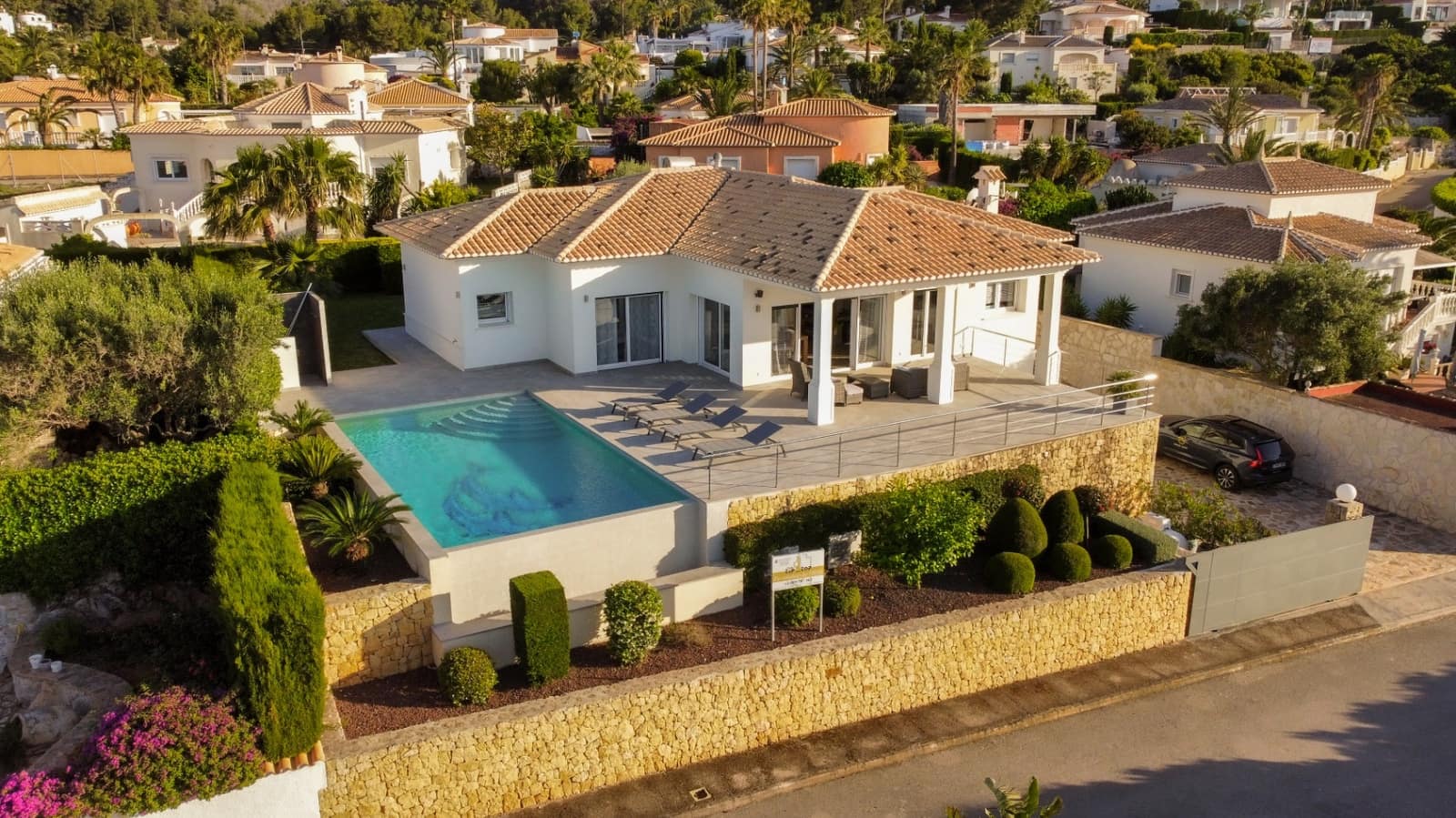 4 bedroom Villa for sale in Denia with pool garage - € 995,000 (Ref: 9841859)