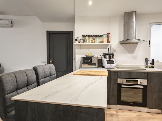 2 soveværelse Lejlighed til salg i Centro Urbano, Dénia - € 230.000 (Ref: 9893143)