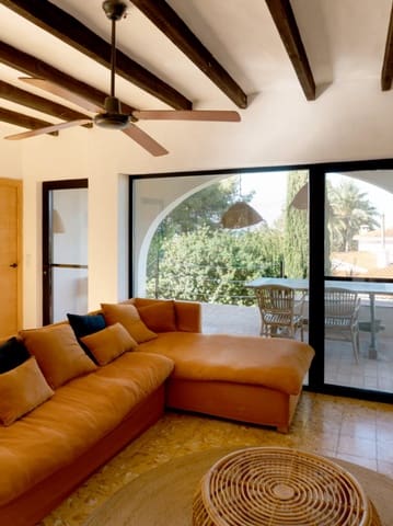 3 bedroom Villa for sale in Dénia with pool garage - € 980,000 (Ref: 9984094)