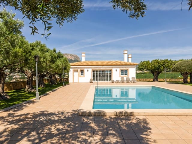 5 sypialnia Willa na sprzedaż w Calpe / Calp z basenem garażem - 3 150 000 € (Ref: 9984095)