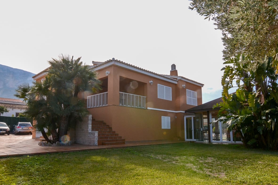 6 soveværelse Villa til salg i Denia med swimmingpool garage - € 1.250.000 (Ref: 9984103)
