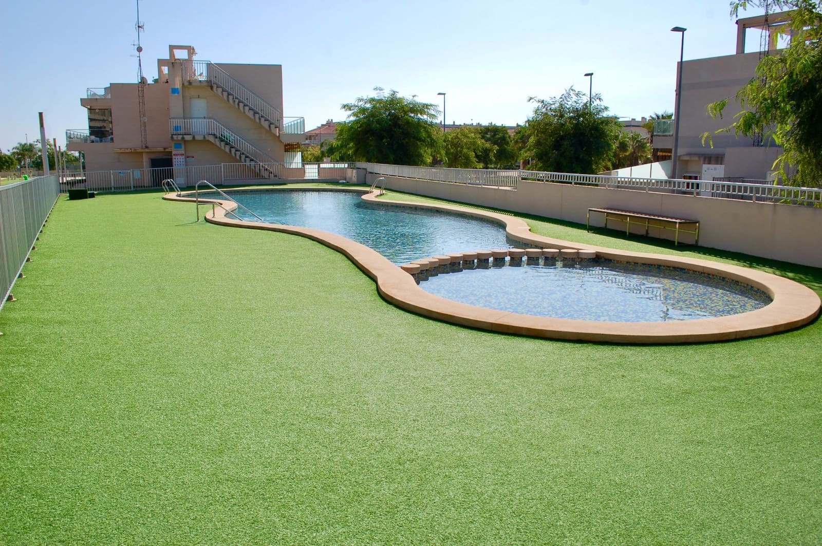 Bungalow de 2 habitaciones en Pilar de la Horadada en venta con piscina - 299.000 € (Ref: 10156787)
