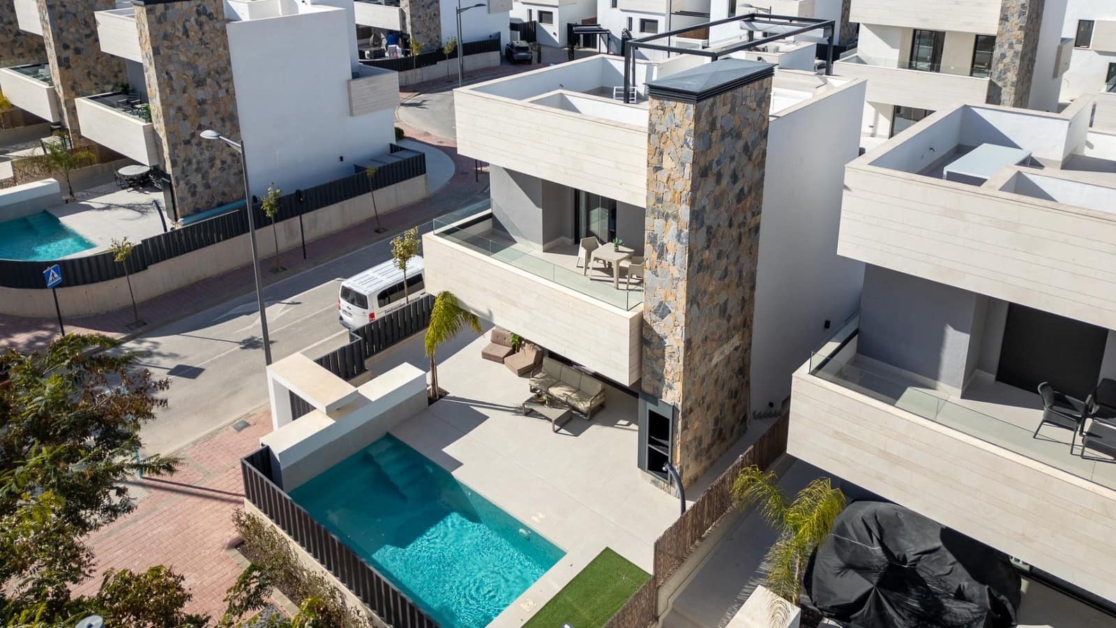 3 bedroom Villa for sale in Los Alcazares with pool - € 555,000 (Ref: 9077024)