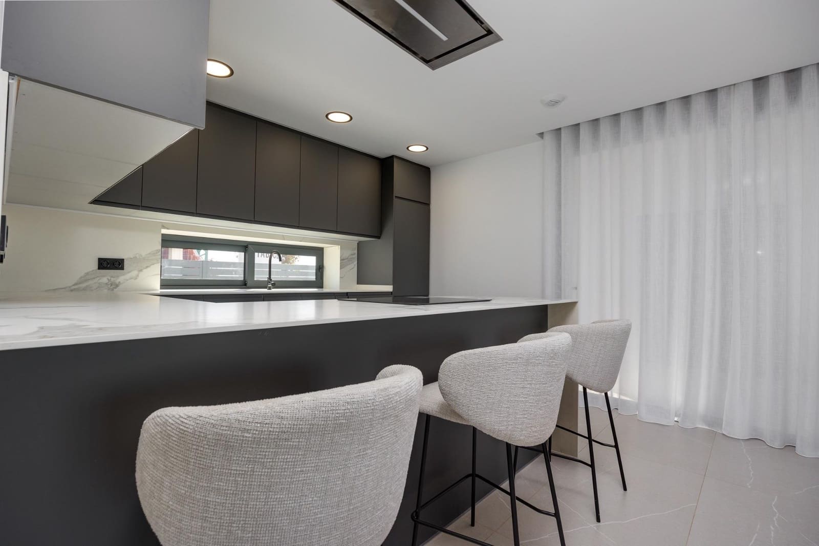 3 makuuhuone Huvila myytävänä paikassa Torrevieja mukana uima-altaan - 595 000 € (Ref: 9275644)