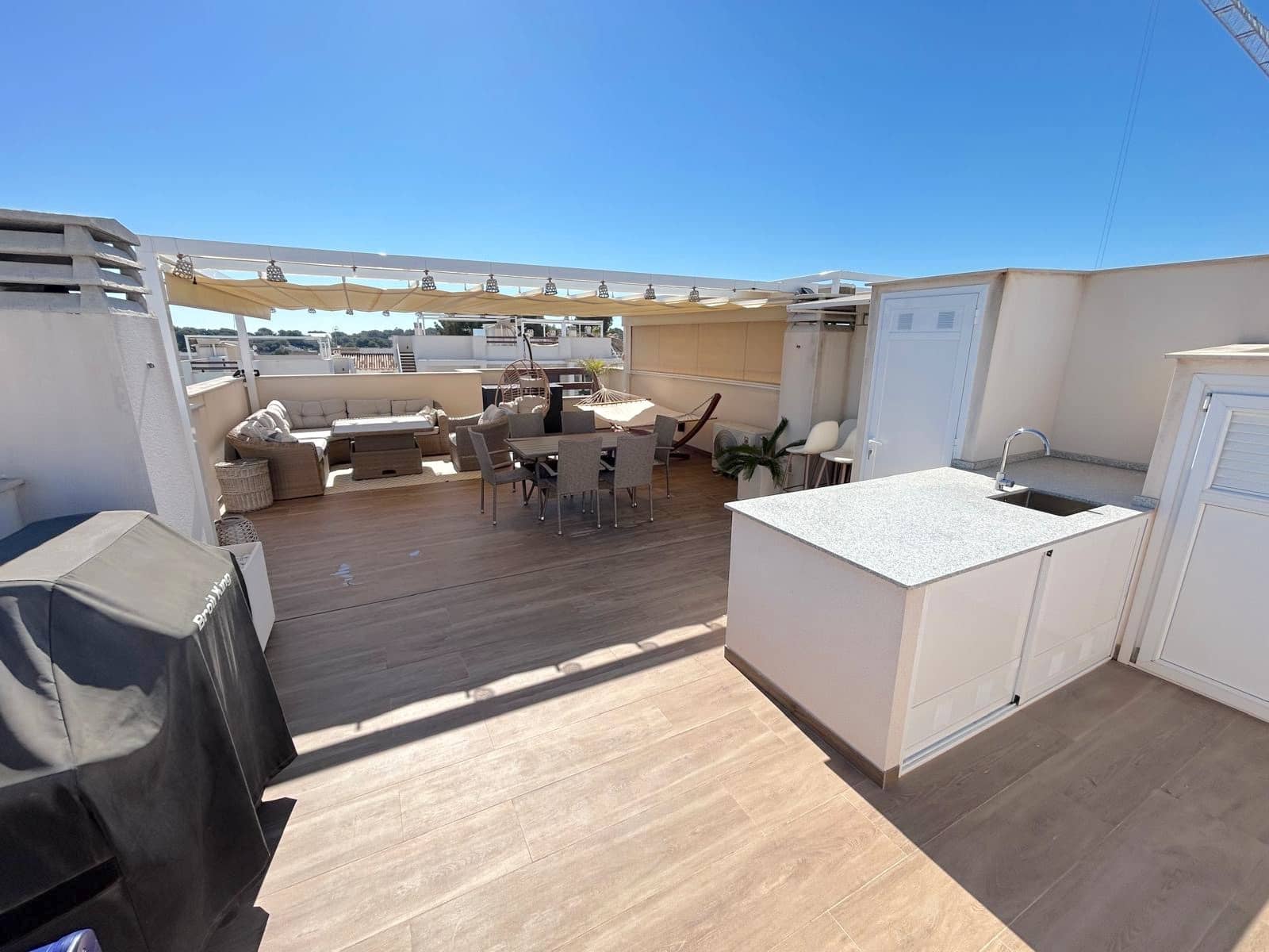 2 Zimmer Apartment zu verkaufen in Torrevieja mit Pool - 299.000 € (Ref: 9642978)