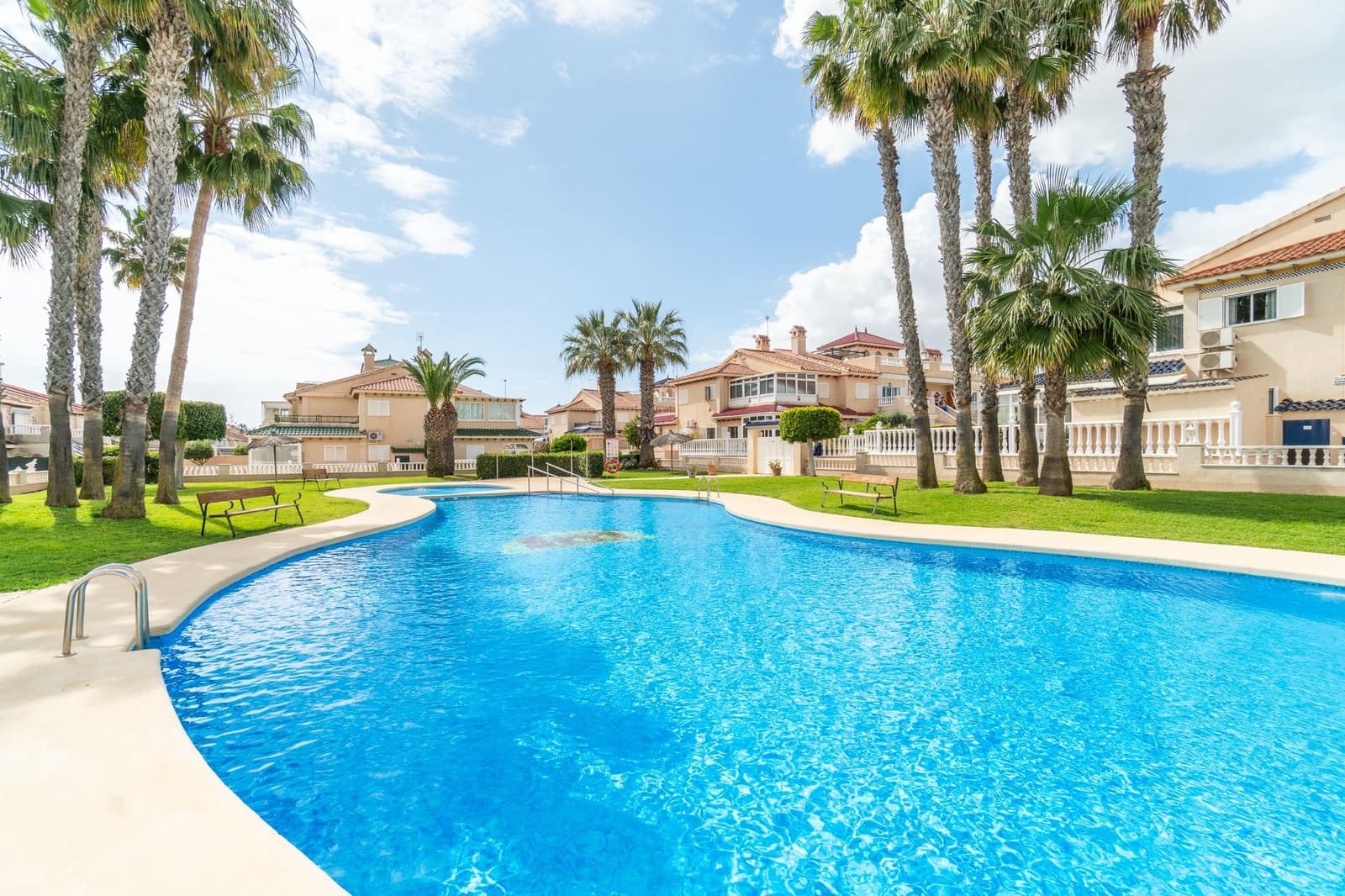3 bedroom Villa for sale in Orihuela Costa with pool - € 279,000 (Ref: 9758024)