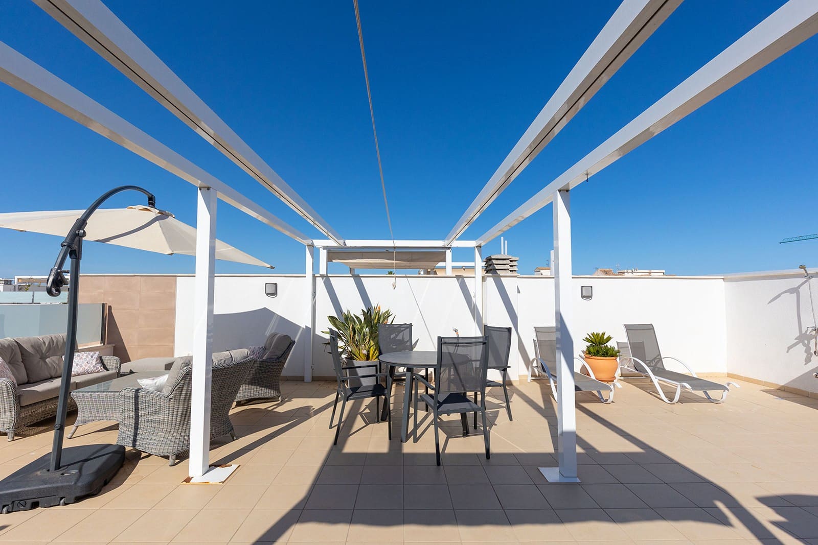 2 bedroom Penthouse for sale in Pilar de la Horadada with pool - € 275,000 (Ref: 9758136)