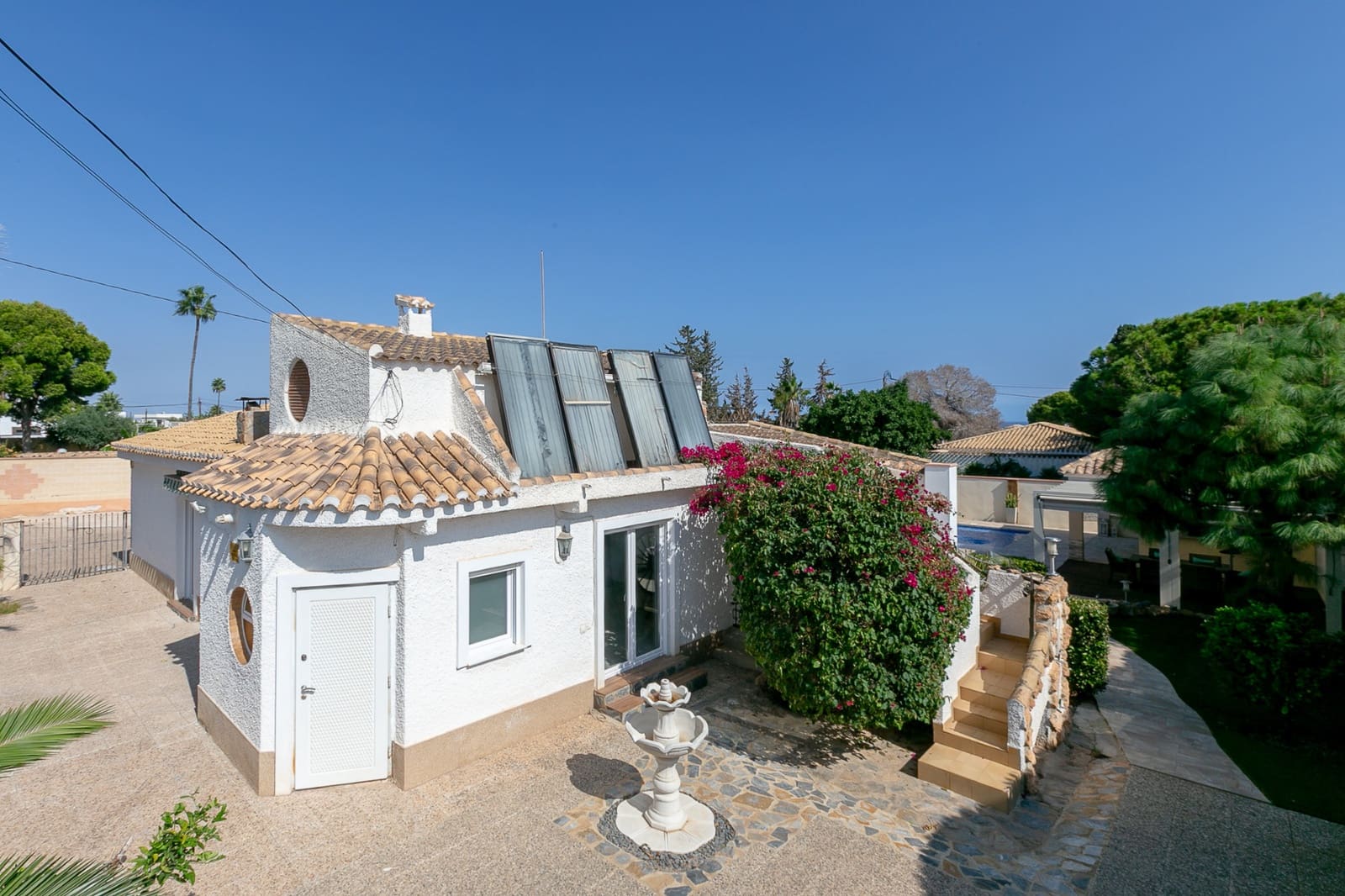 6 Zimmer Villa zu verkaufen in Campoamor mit Pool - 799.000 € (Ref: 9819310)