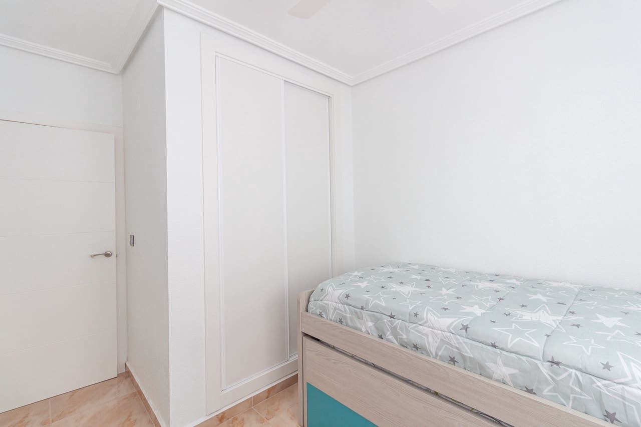 Pareado de 3 habitaciones en La Zenia en venta con piscina - 312.000 € (Ref: 9819314)