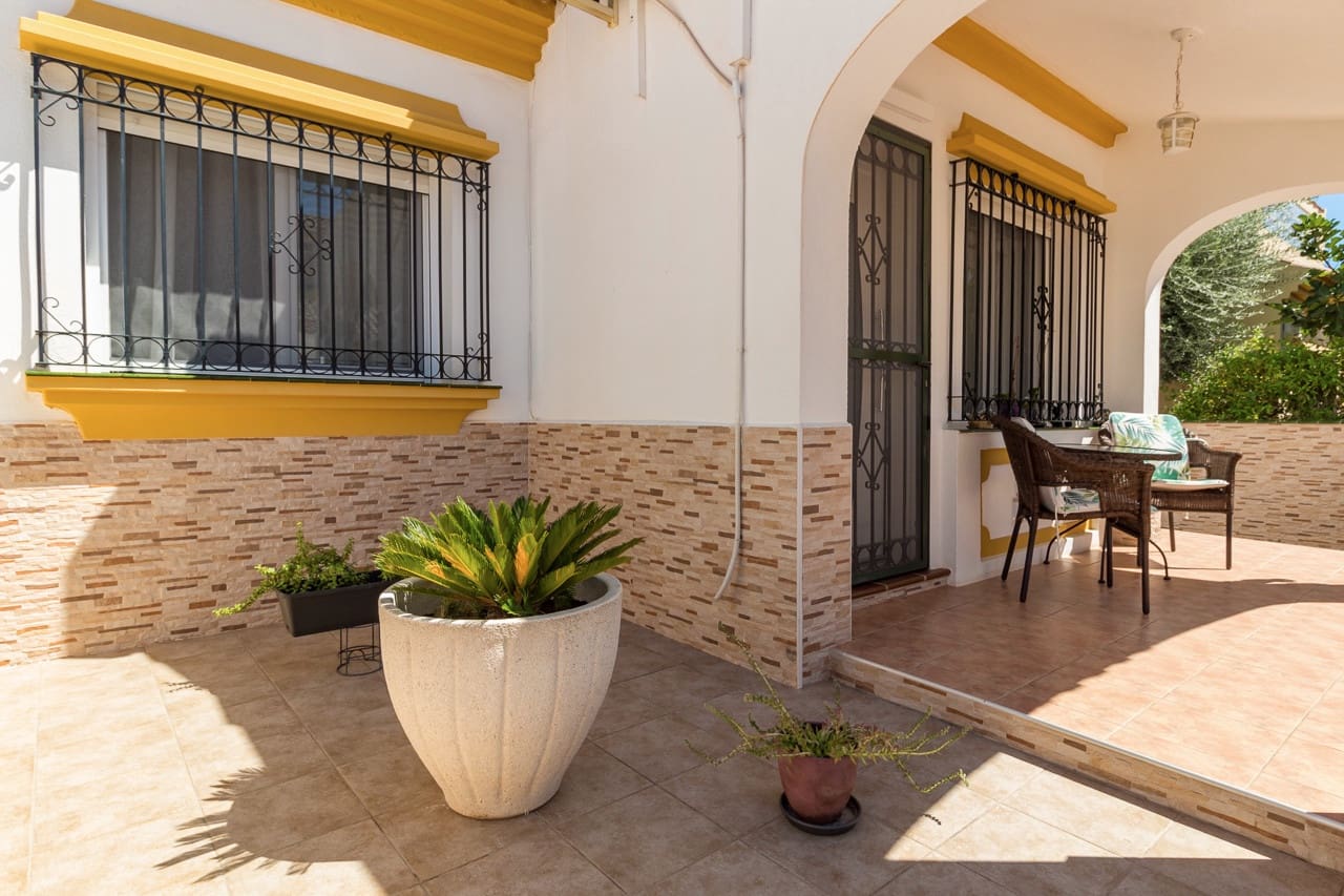 Pareado de 3 habitaciones en La Zenia en venta con piscina - 312.000 € (Ref: 9819314)