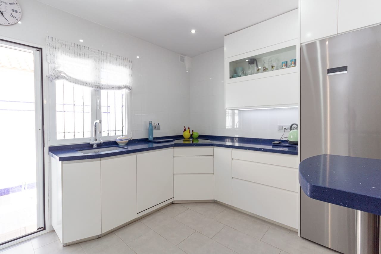 Pareado de 3 habitaciones en La Zenia en venta con piscina - 312.000 € (Ref: 9819314)