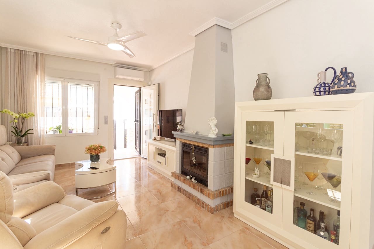 Pareado de 3 habitaciones en La Zenia en venta con piscina - 312.000 € (Ref: 9819314)