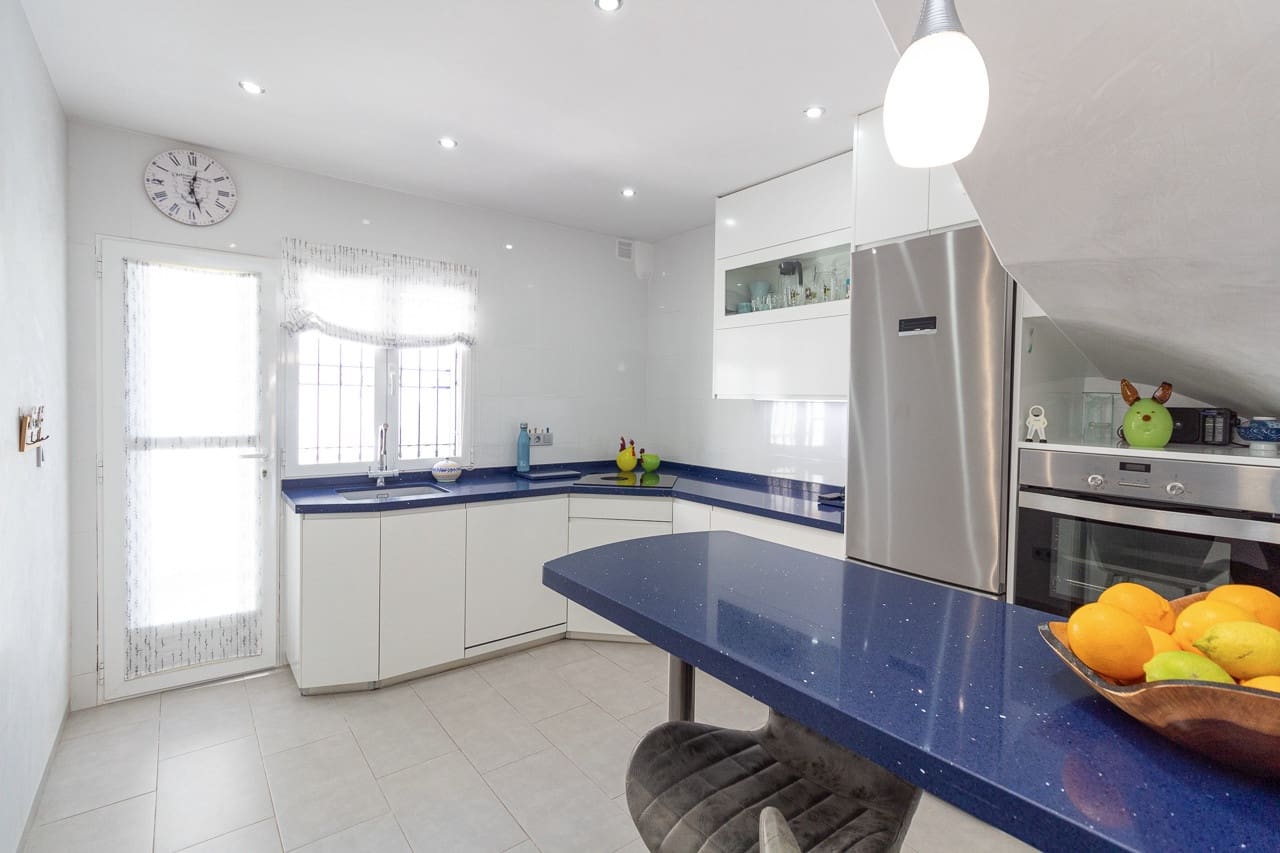 Pareado de 3 habitaciones en La Zenia en venta con piscina - 312.000 € (Ref: 9819314)