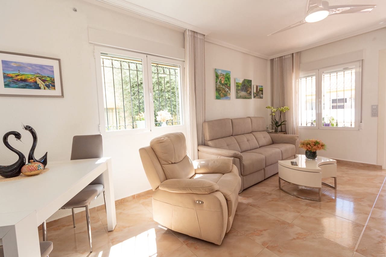 Pareado de 3 habitaciones en La Zenia en venta con piscina - 312.000 € (Ref: 9819314)