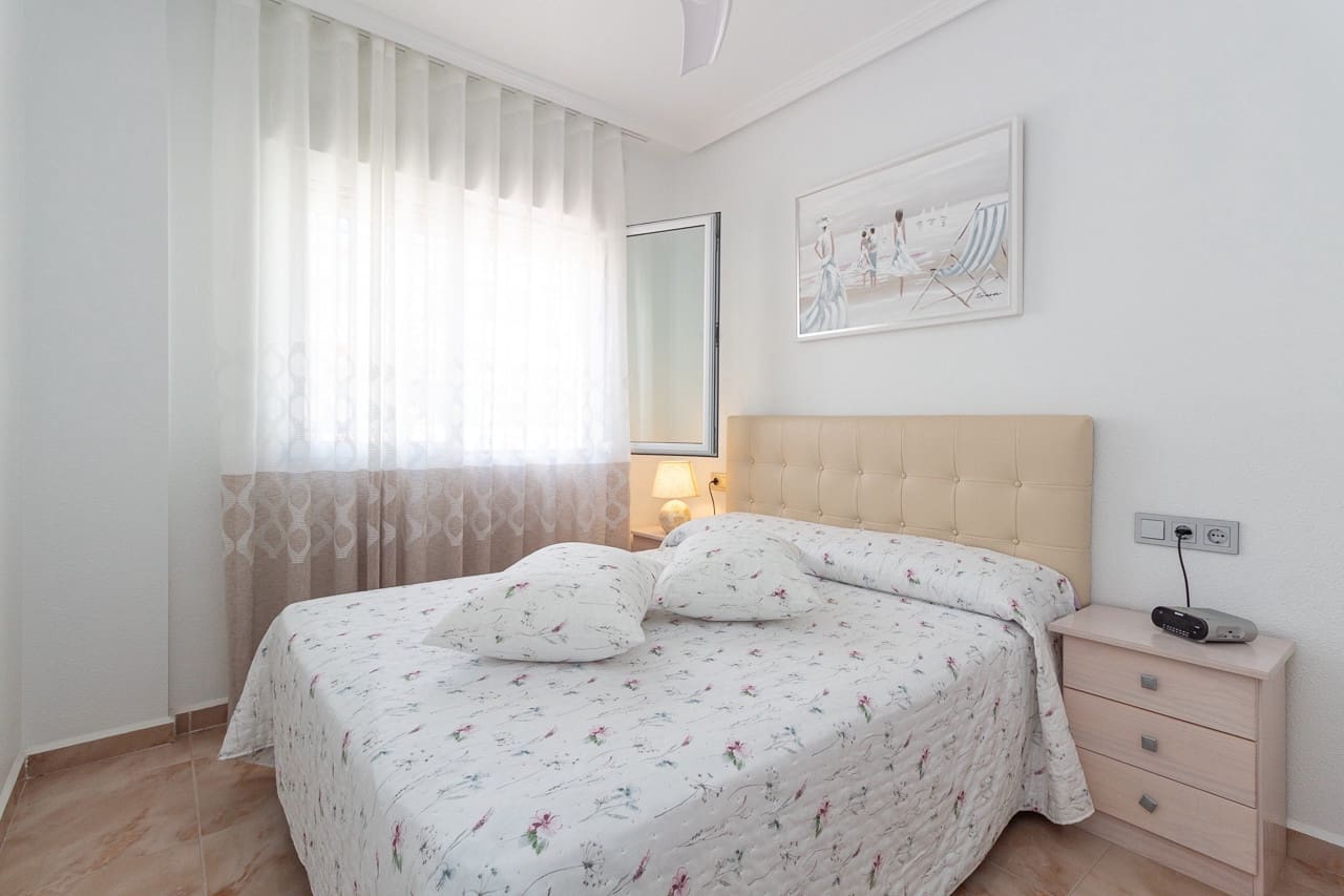 Pareado de 3 habitaciones en La Zenia en venta con piscina - 312.000 € (Ref: 9819314)