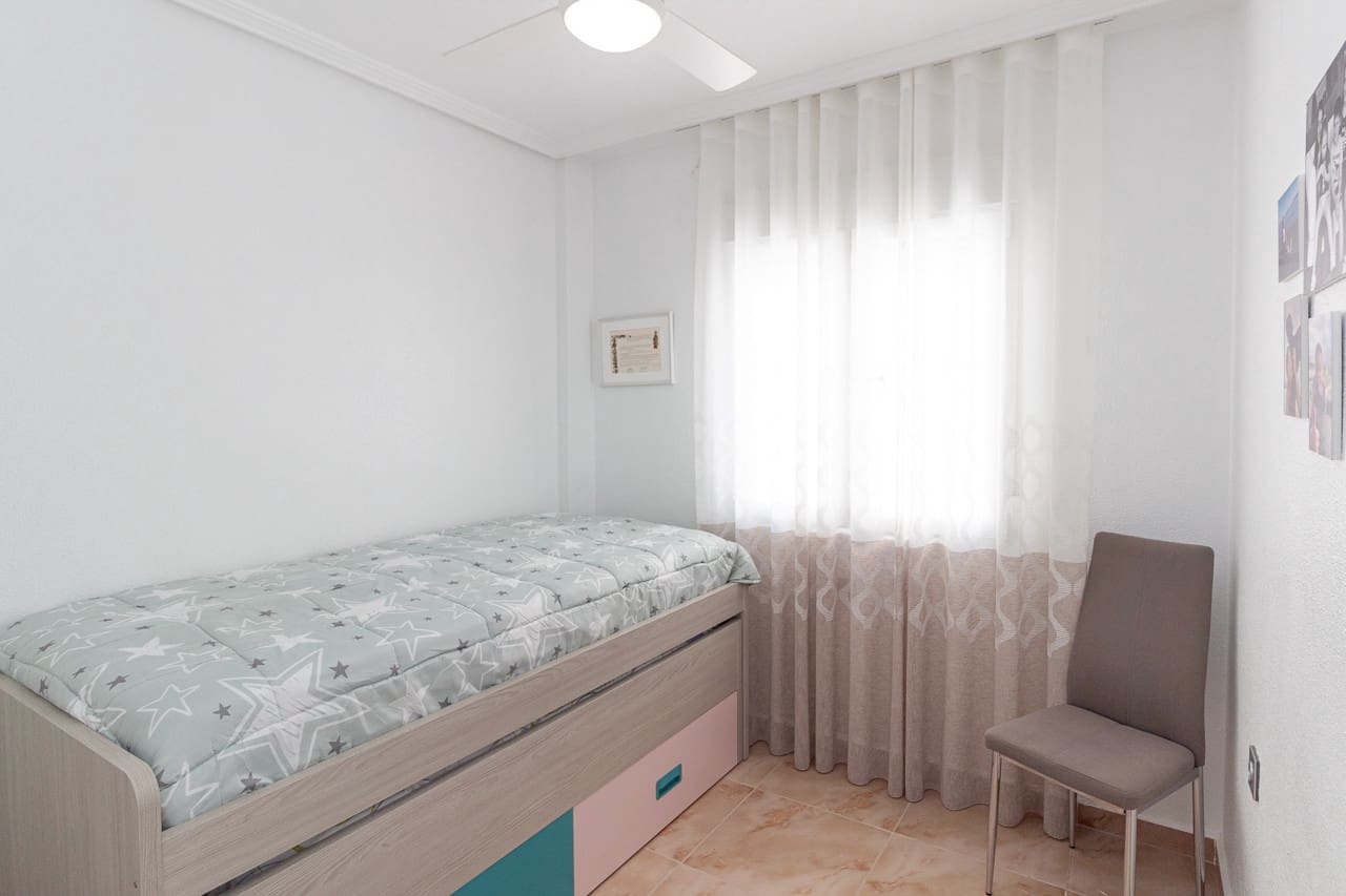 Pareado de 3 habitaciones en La Zenia en venta con piscina - 312.000 € (Ref: 9819314)