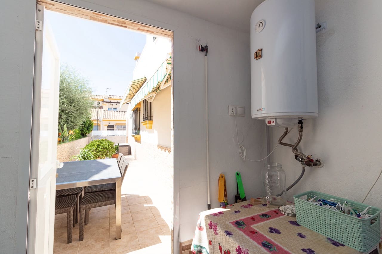 Pareado de 3 habitaciones en La Zenia en venta con piscina - 312.000 € (Ref: 9819314)