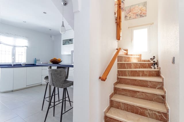 Pareado de 3 habitaciones en La Zenia, Orihuela en venta con piscina - 312.000 € (Ref: 9819314)