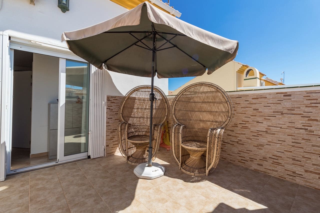 Pareado de 3 habitaciones en La Zenia en venta con piscina - 312.000 € (Ref: 9819314)