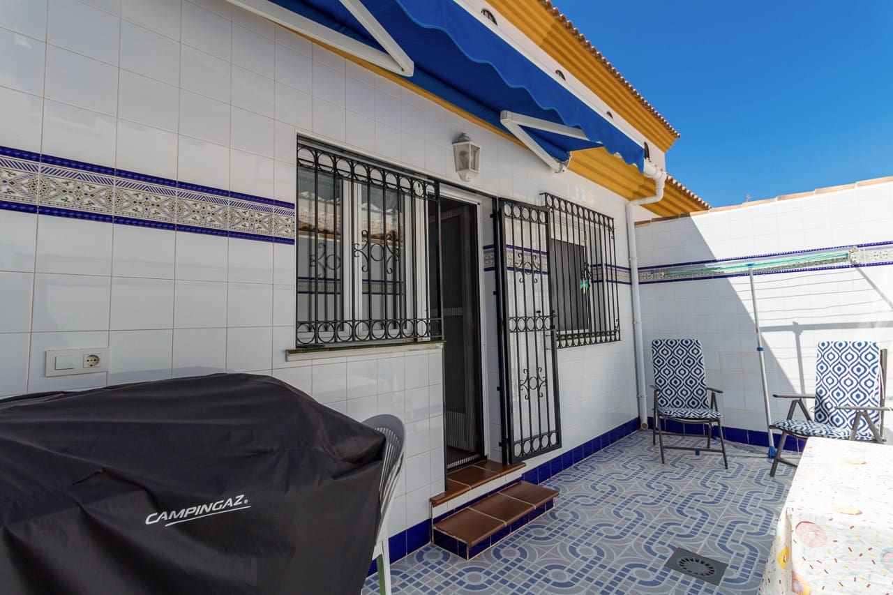 Pareado de 3 habitaciones en La Zenia en venta con piscina - 312.000 € (Ref: 9819314)