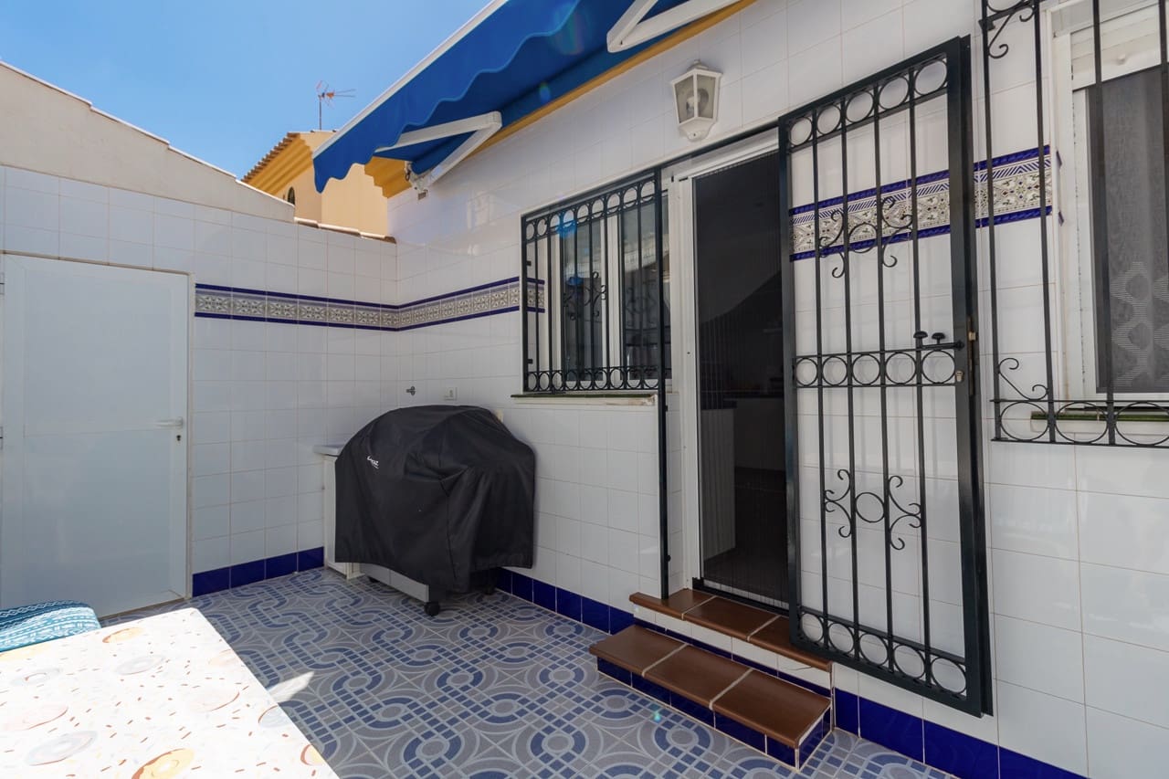 Pareado de 3 habitaciones en La Zenia en venta con piscina - 312.000 € (Ref: 9819314)