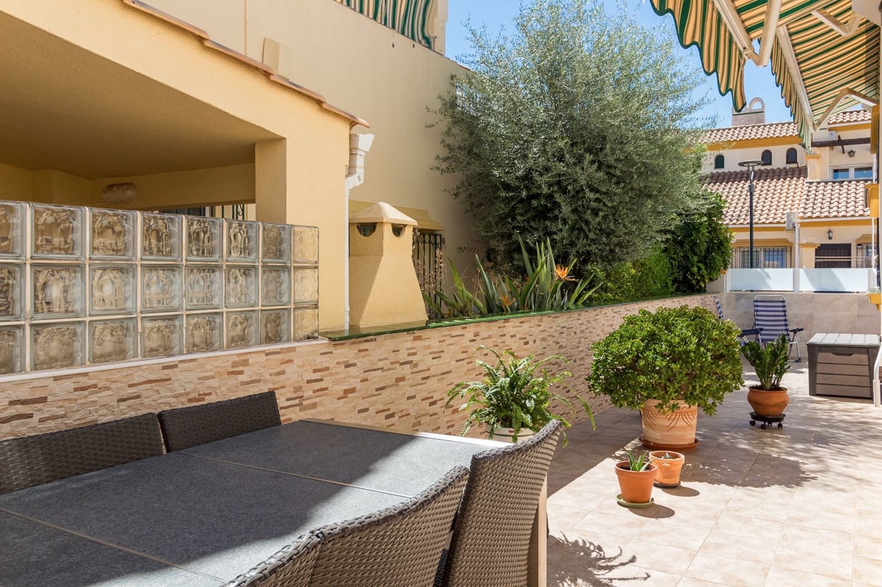 Pareado de 3 habitaciones en La Zenia en venta con piscina - 312.000 € (Ref: 9819314)