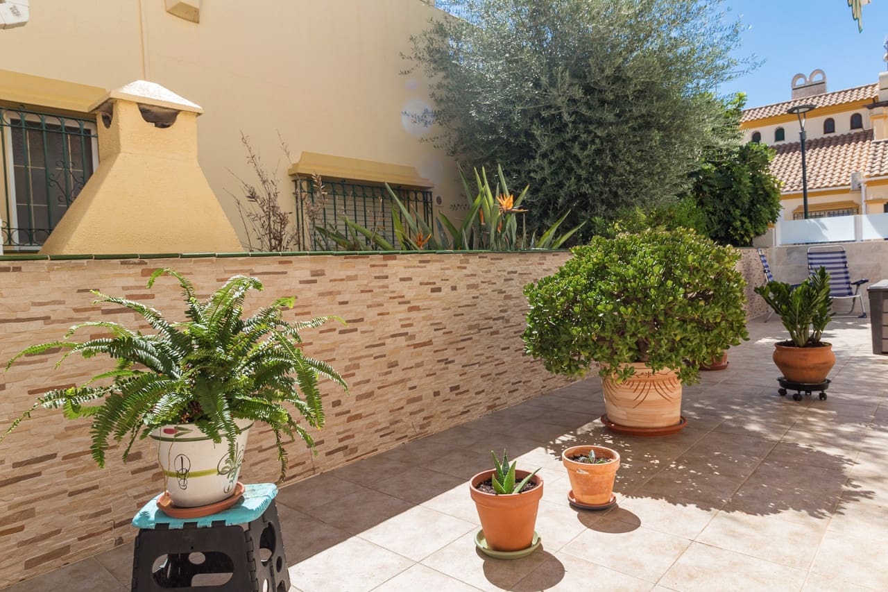 Pareado de 3 habitaciones en La Zenia en venta con piscina - 312.000 € (Ref: 9819314)