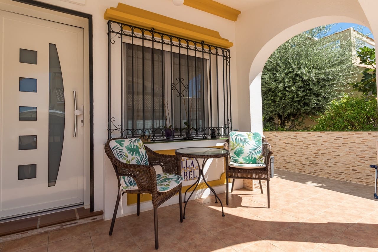 Pareado de 3 habitaciones en La Zenia en venta con piscina - 312.000 € (Ref: 9819314)