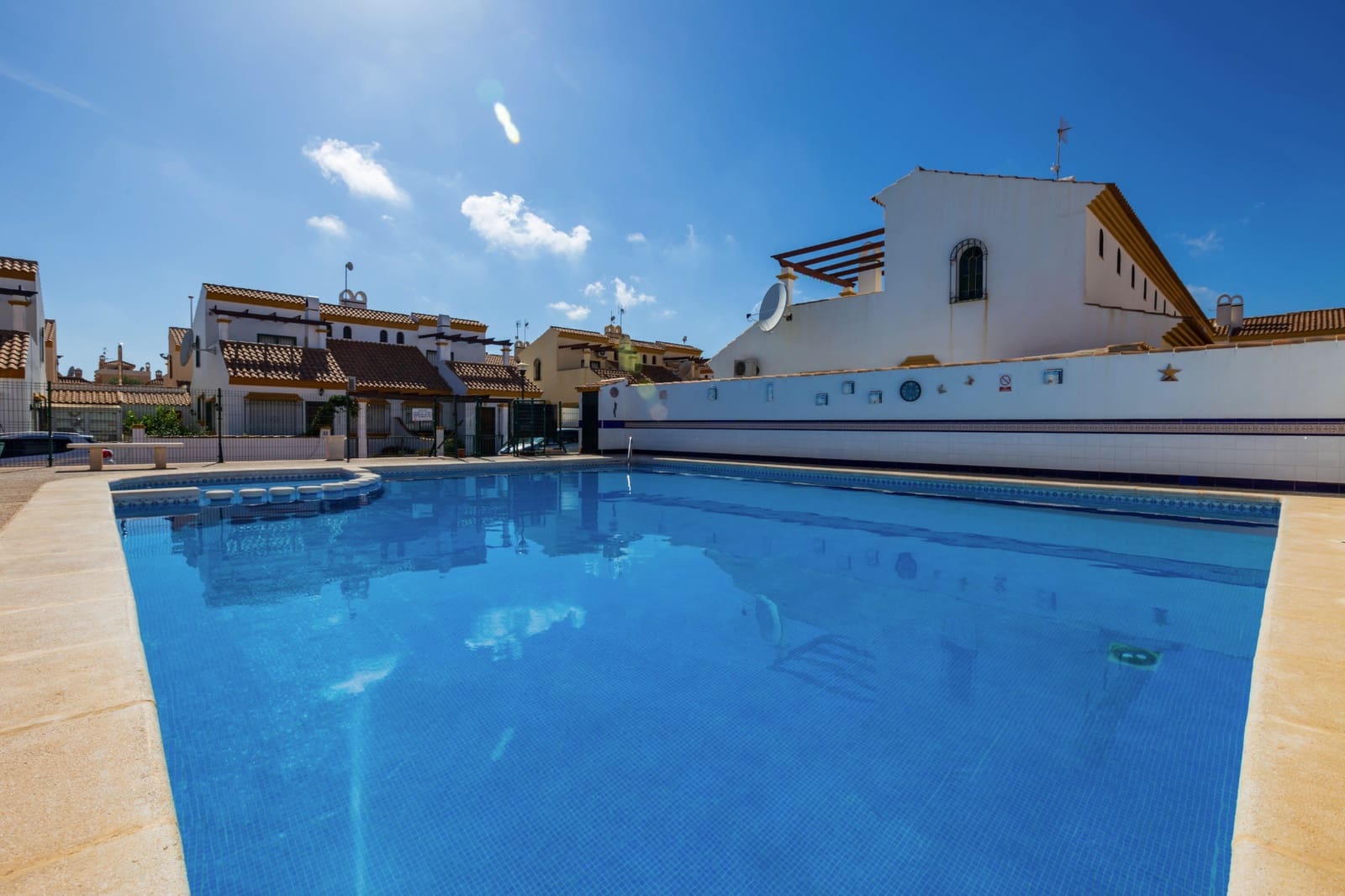 Pareado de 3 habitaciones en La Zenia en venta con piscina - 312.000 € (Ref: 9819314)