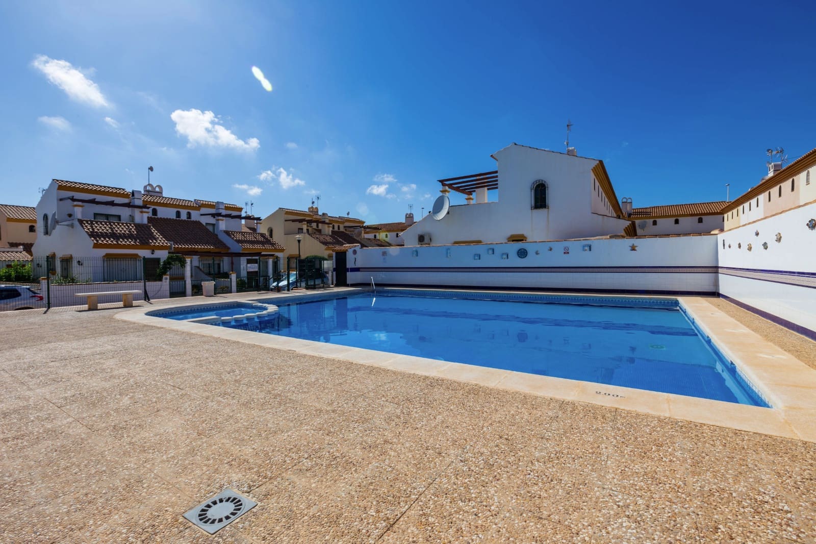 Pareado de 3 habitaciones en La Zenia en venta con piscina - 312.000 € (Ref: 9819314)