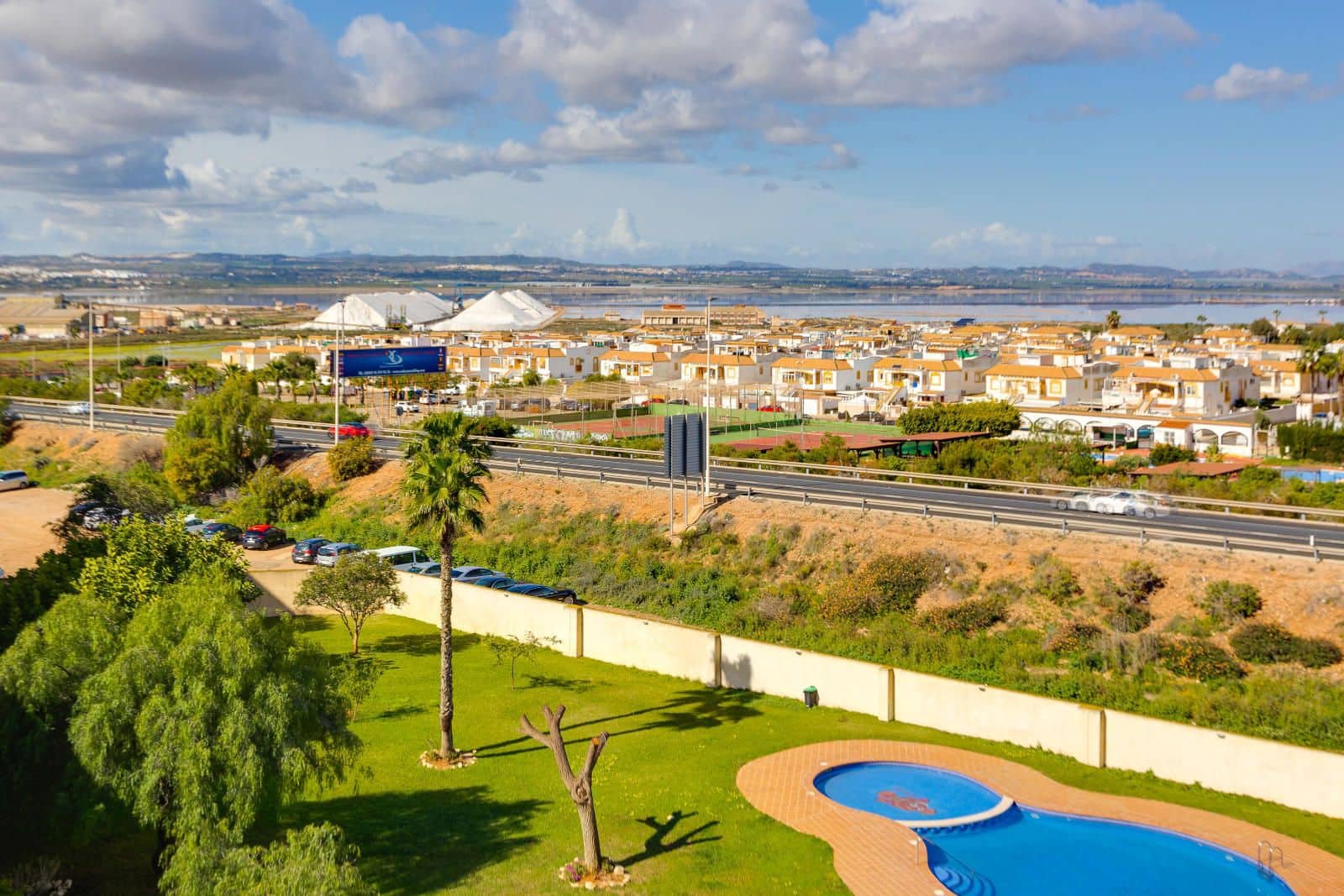2 soveværelse Penthouse til salg i Torrevieja med swimmingpool - € 154.969 (Ref: 9819320)
