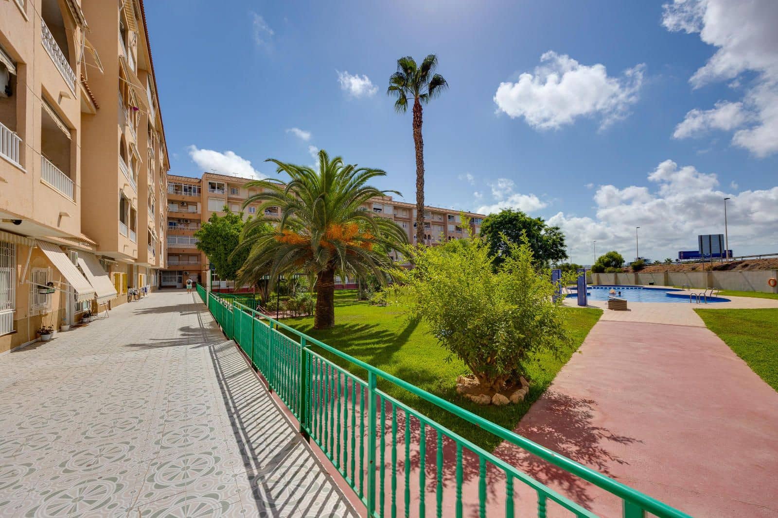 2 soveværelse Penthouse til salg i Torrevieja med swimmingpool - € 154.969 (Ref: 9819320)