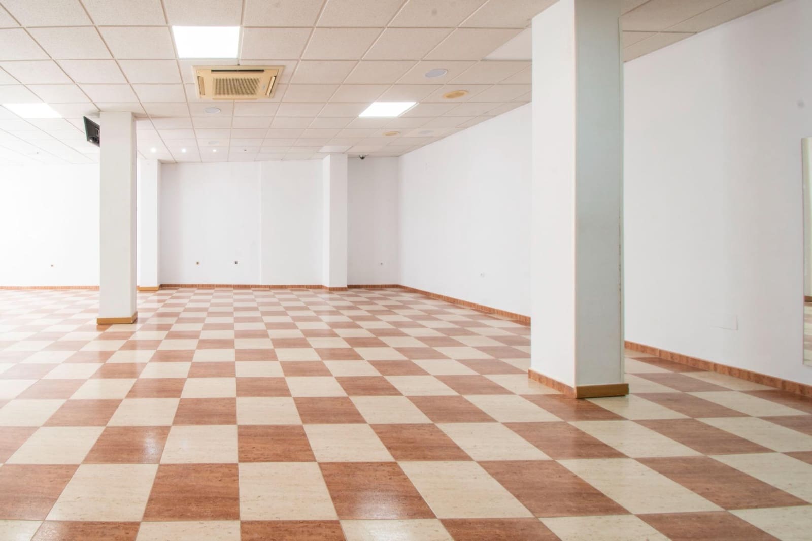 1 bedroom Commercial for sale in Medina-Sidonia - € 199,900 (Ref: 9622680)