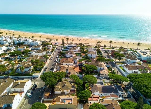 Chalet de 3 habitaciones en La Barrosa, Chiclana de la Frontera en venta - 699.990 € (Ref: 9622687)