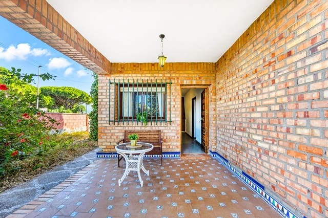 Chalet de 3 habitaciones en La Barrosa, Chiclana de la Frontera en venta - 699.990 € (Ref: 9622687)