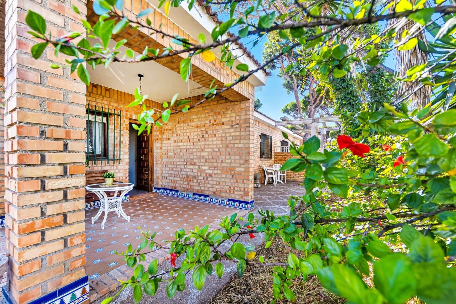 Chalet de 3 habitaciones en La Barrosa en venta - 699.990 € (Ref: 9622687)