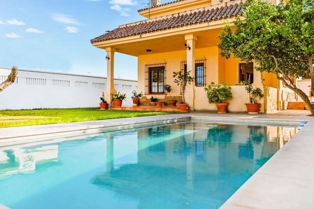 Chalet de 5 habitaciones en Chiclana de la Frontera en venta con piscina garaje - 630.000 € (Ref: 9622688)