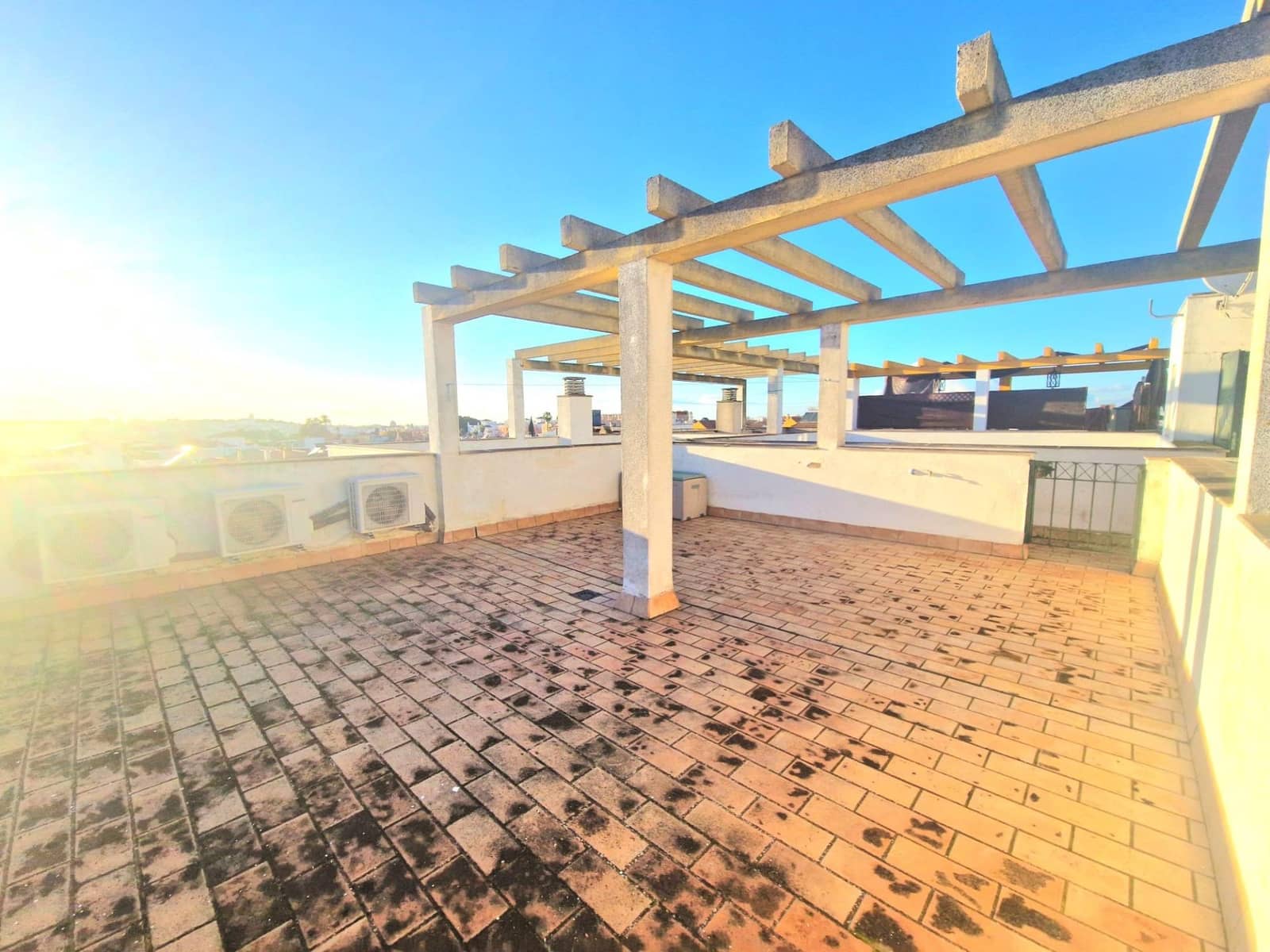 2 sovrum Lägenhet till salu i Chiclana de la Frontera - 155 000 € (Ref: 9622691)