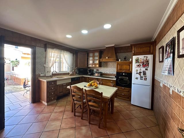 4 soverom Villa til salgs i Chiclana de la Frontera - € 437 000 (Ref: 9622692)