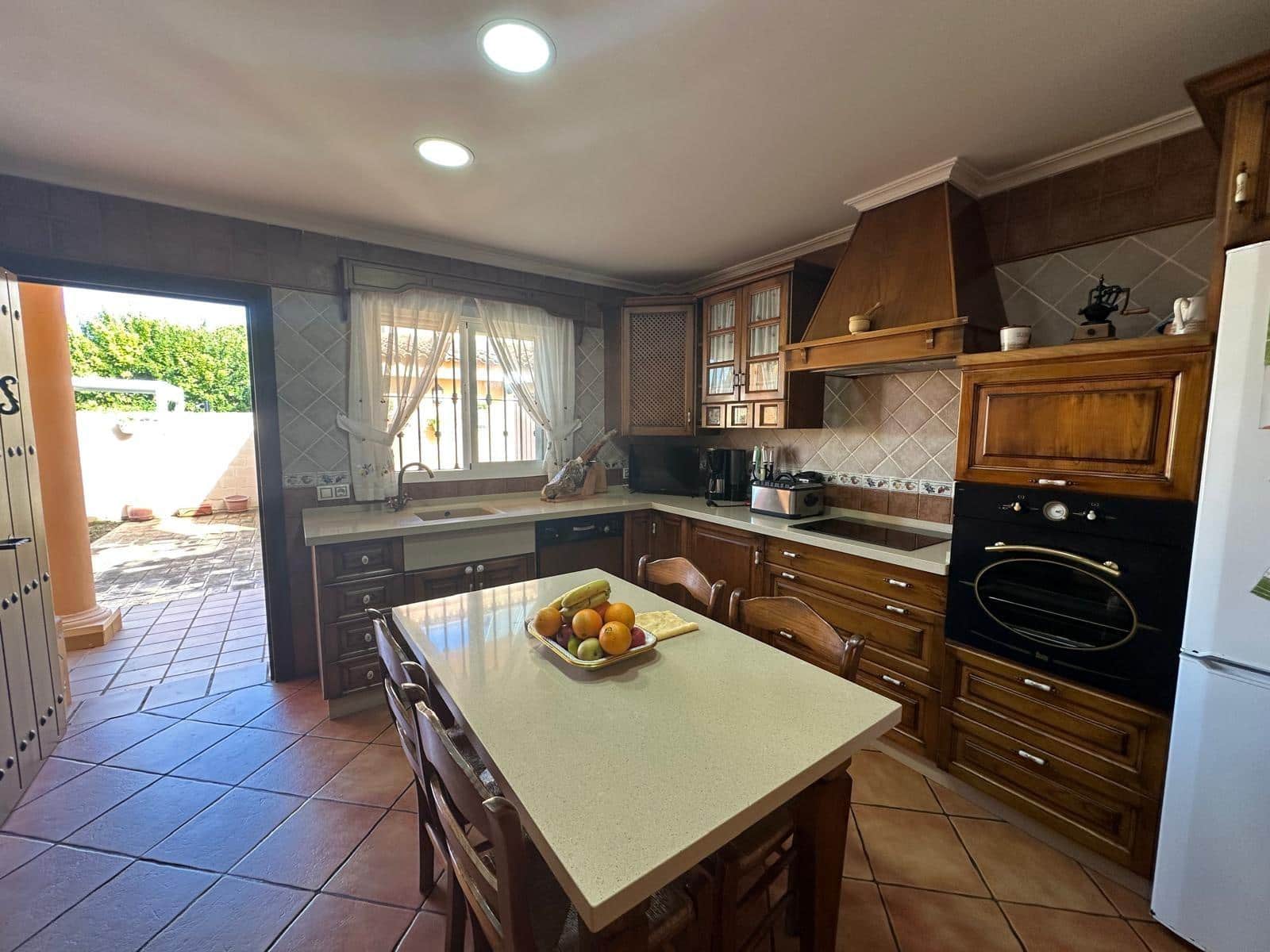4 slaapkamer Villa te koop in Chiclana de la Frontera - € 437.000 (Ref: 9622692)
