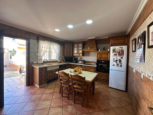 4 soverom Villa til salgs i Chiclana de la Frontera - € 437 000 (Ref: 9622692)