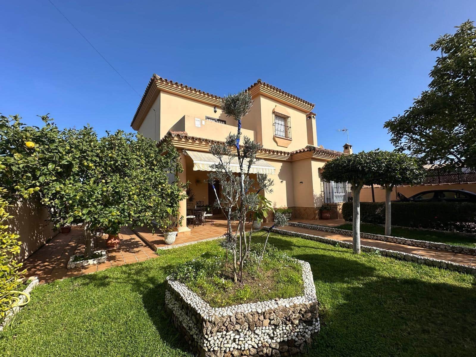 4 slaapkamer Villa te koop in Chiclana de la Frontera - € 437.000 (Ref: 9622692)