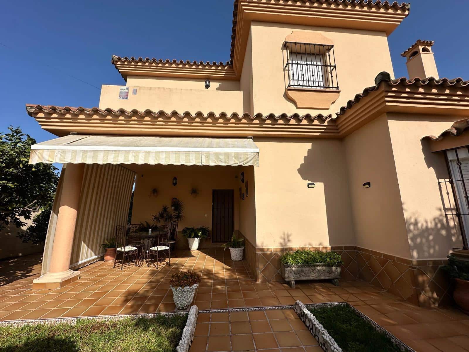 4 slaapkamer Villa te koop in Chiclana de la Frontera - € 437.000 (Ref: 9622692)