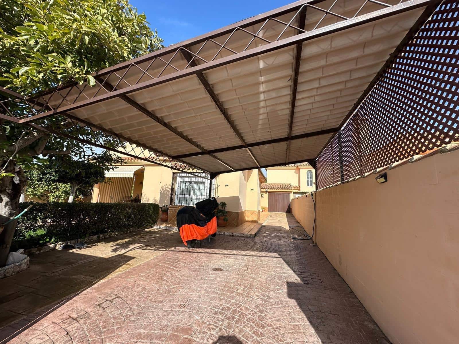 4 slaapkamer Villa te koop in Chiclana de la Frontera - € 437.000 (Ref: 9622692)