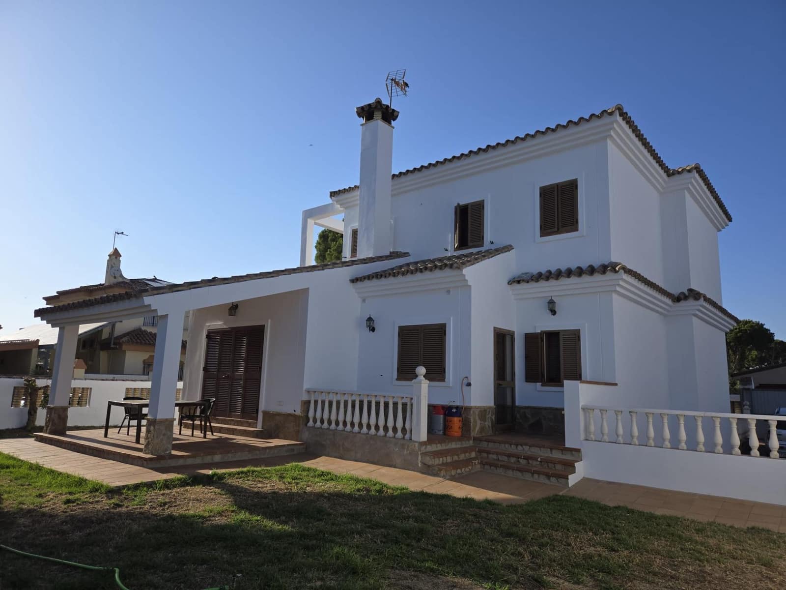 Chalet de 5 habitaciones en Chiclana de la Frontera en venta con garaje - 540.000 € (Ref: 9622696)