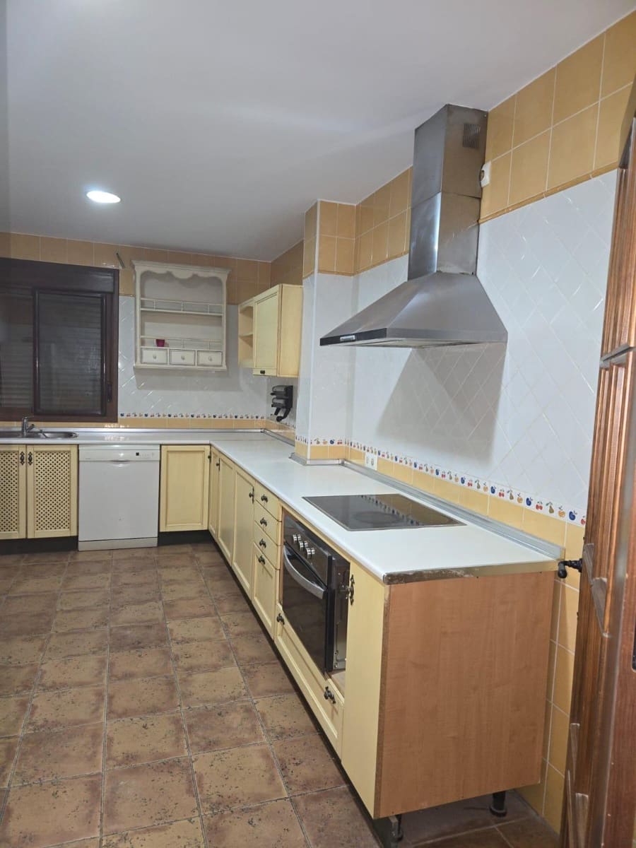 Chalet de 5 habitaciones en Chiclana de la Frontera en venta con garaje - 540.000 € (Ref: 9622696)