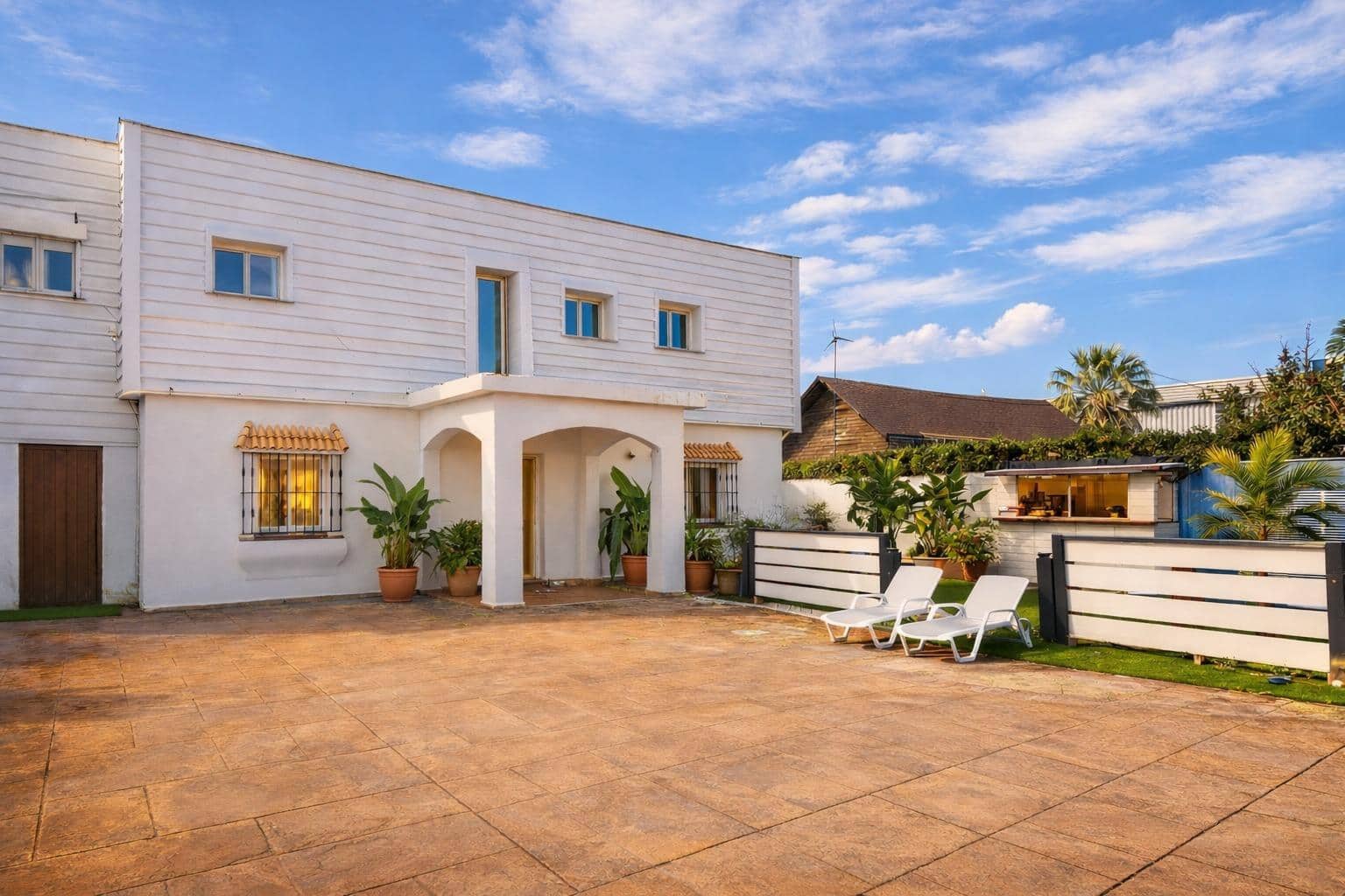 8 sovrum Villa till salu i Conil de la Frontera med garage - 600 000 € (Ref: 9625516)