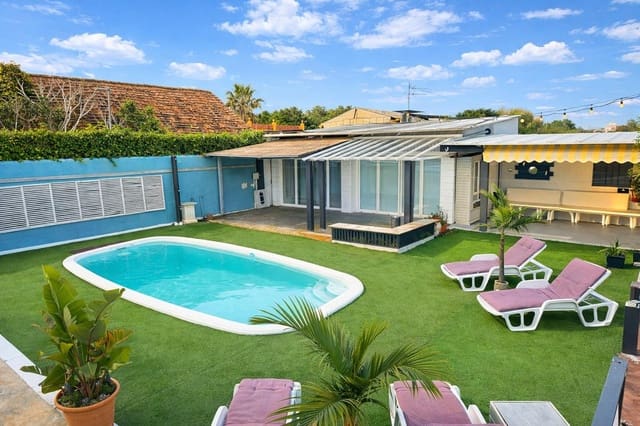 8 sovrum Villa till salu i Conil de la Frontera med garage - 600 000 € (Ref: 9625516)