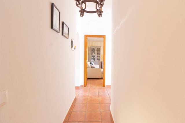 8 bedroom Villa for sale in Conil de la Frontera with garage - € 540,000 (Ref: 9625516)