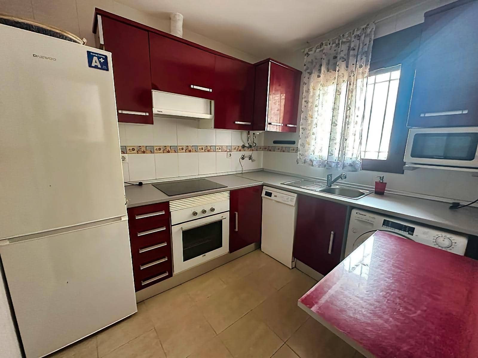 3 bedroom Apartment for sale in Chiclana de la Frontera with garage - € 160,000 (Ref: 9648075)